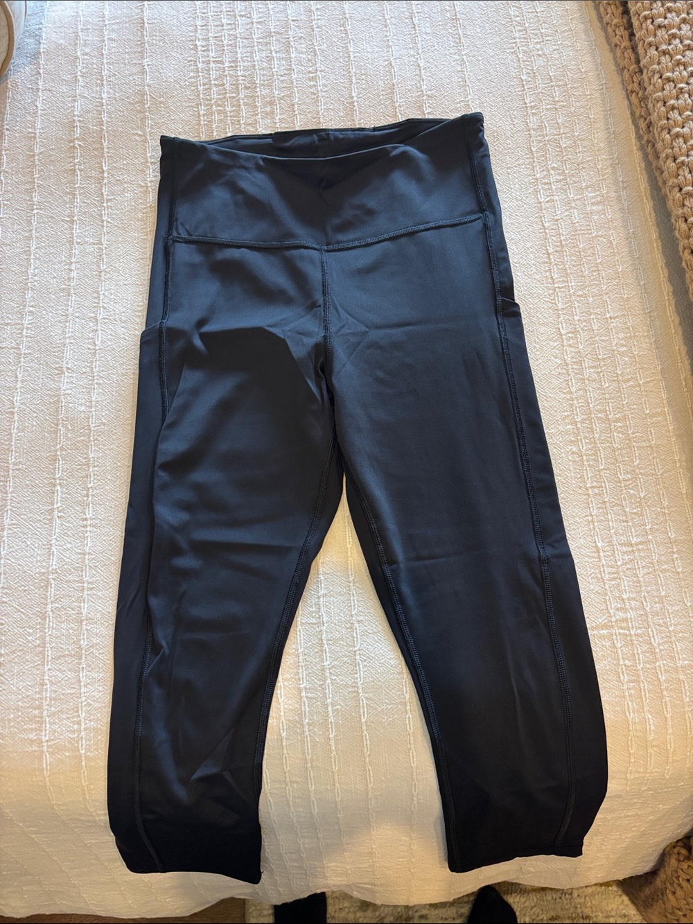 Athleta Black Ultimate Stash Pocket Capri Leggings size Small